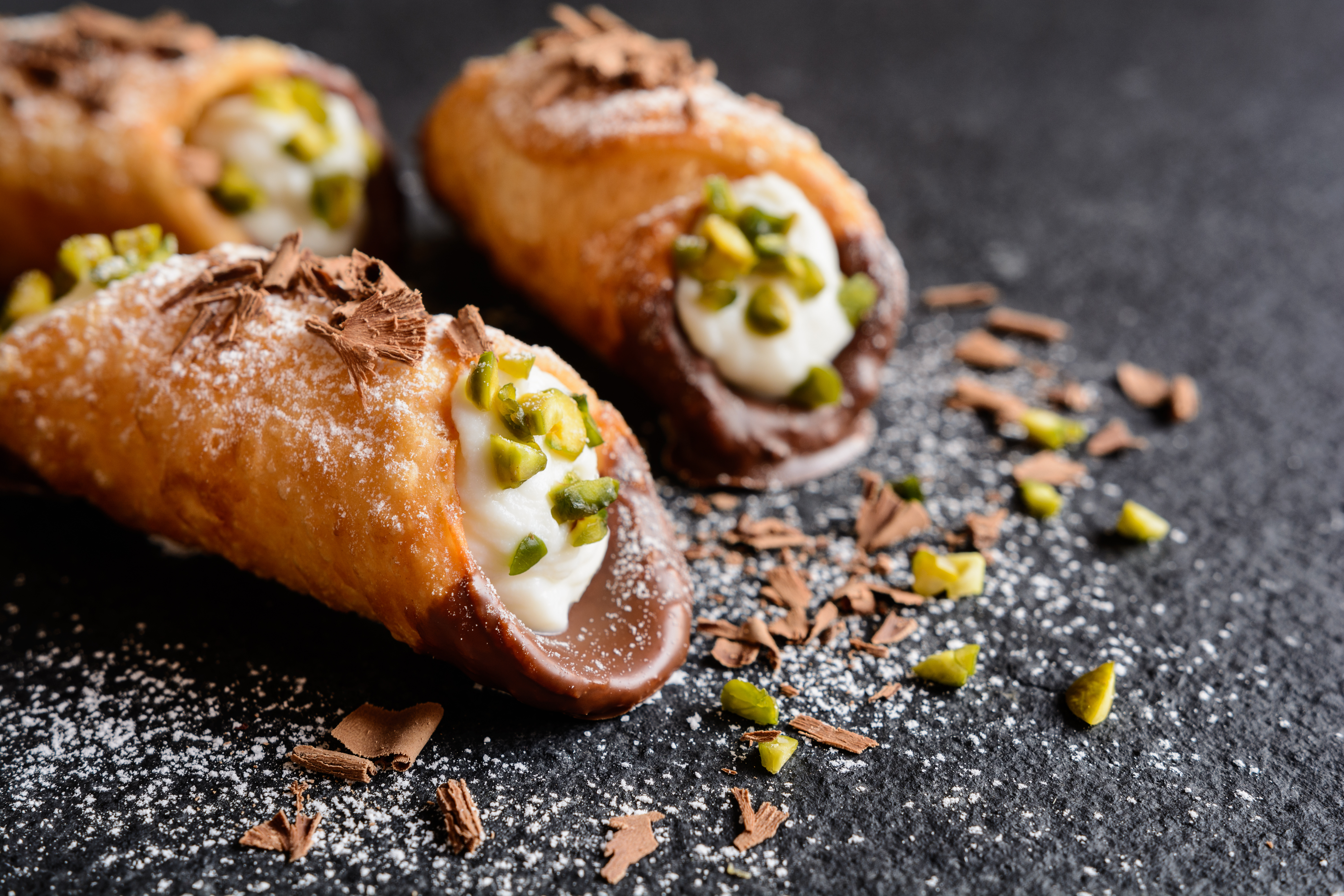 AdobeStock_123943990 - Cannoli